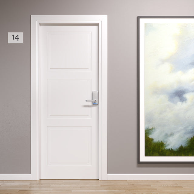 POrta pantografata bianca con 3 bugne e maniglia a codici