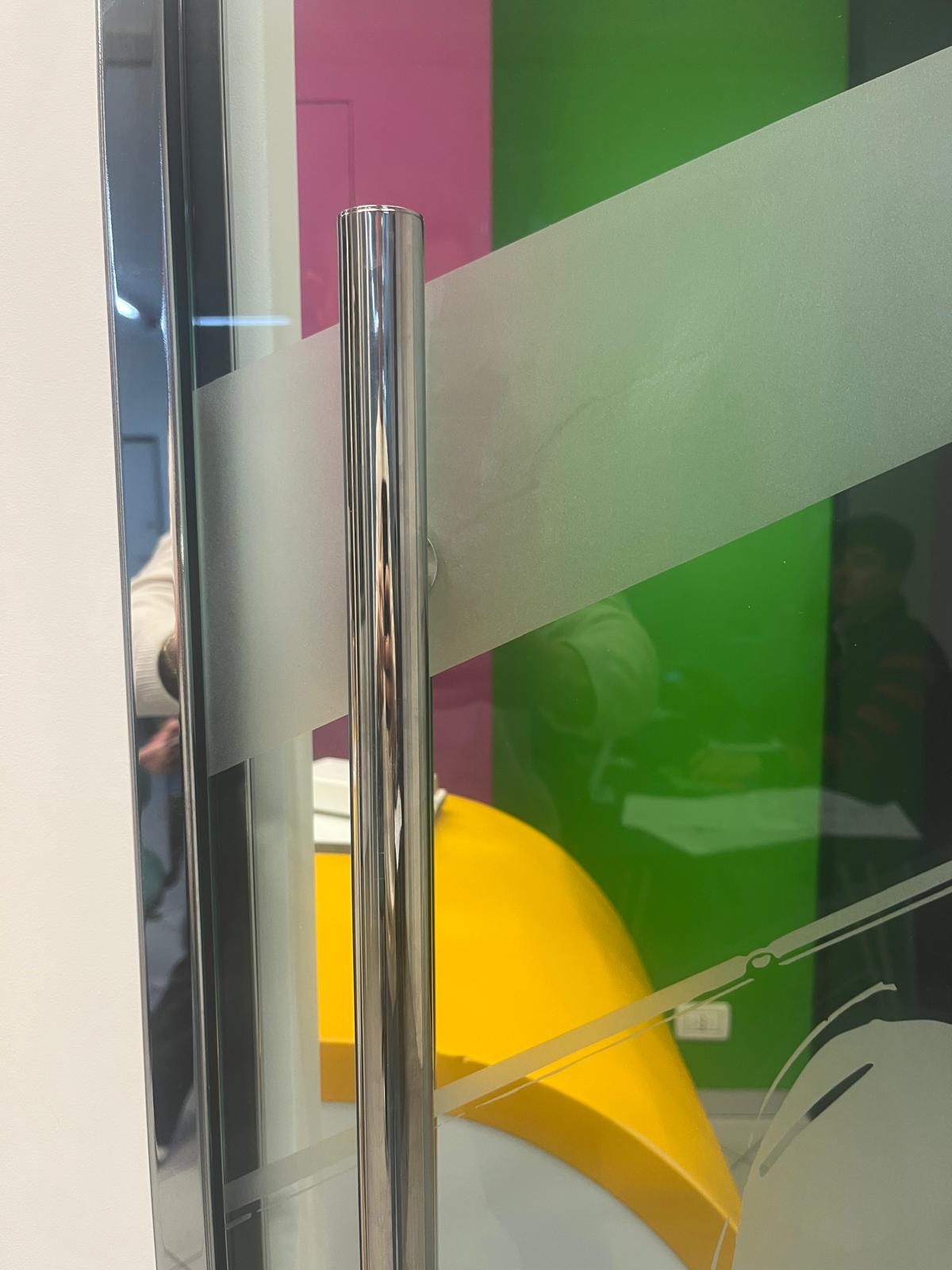 Maniglione Acciaio Inox porta a vetro Casali con disegno sabbiato 